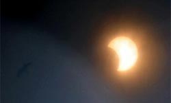 دول آسيا ووسط أفريقيا تشهد أطول كسوف حلقي للشمس وكسوف جزئي في لبنان 